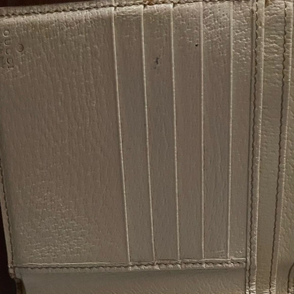 Gucci Bi-Fold Cream/Beige Monogram Wallet - Picture 5 of 13
